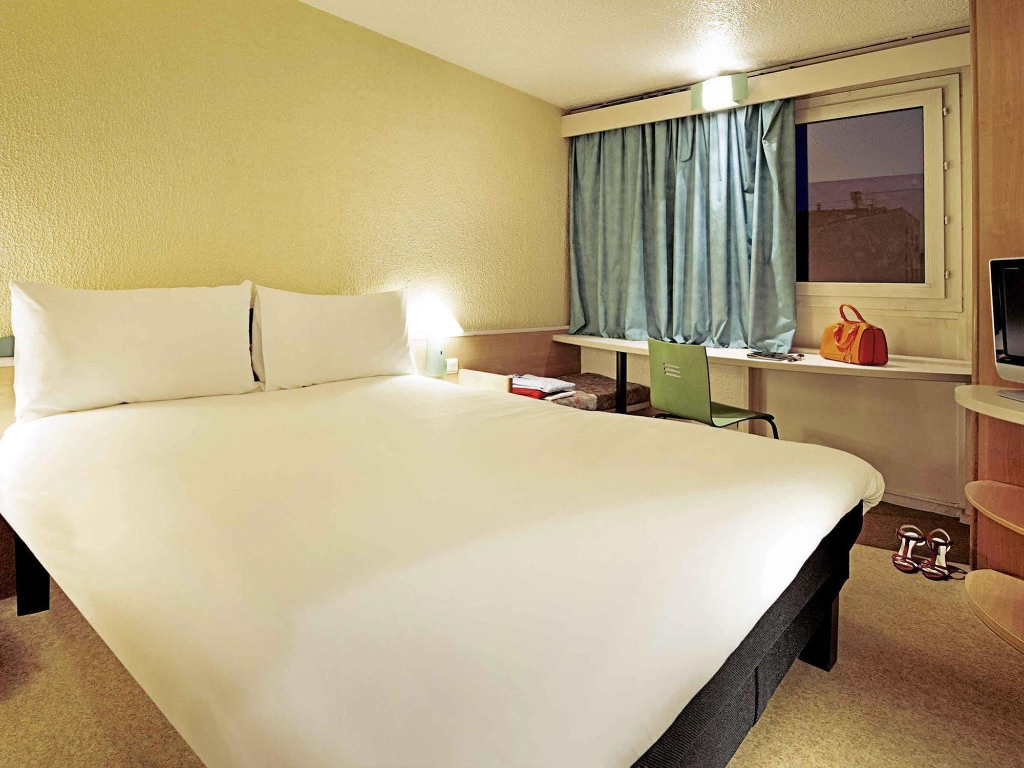 Ibis Archamps Porte De Geneve Bagian luar foto