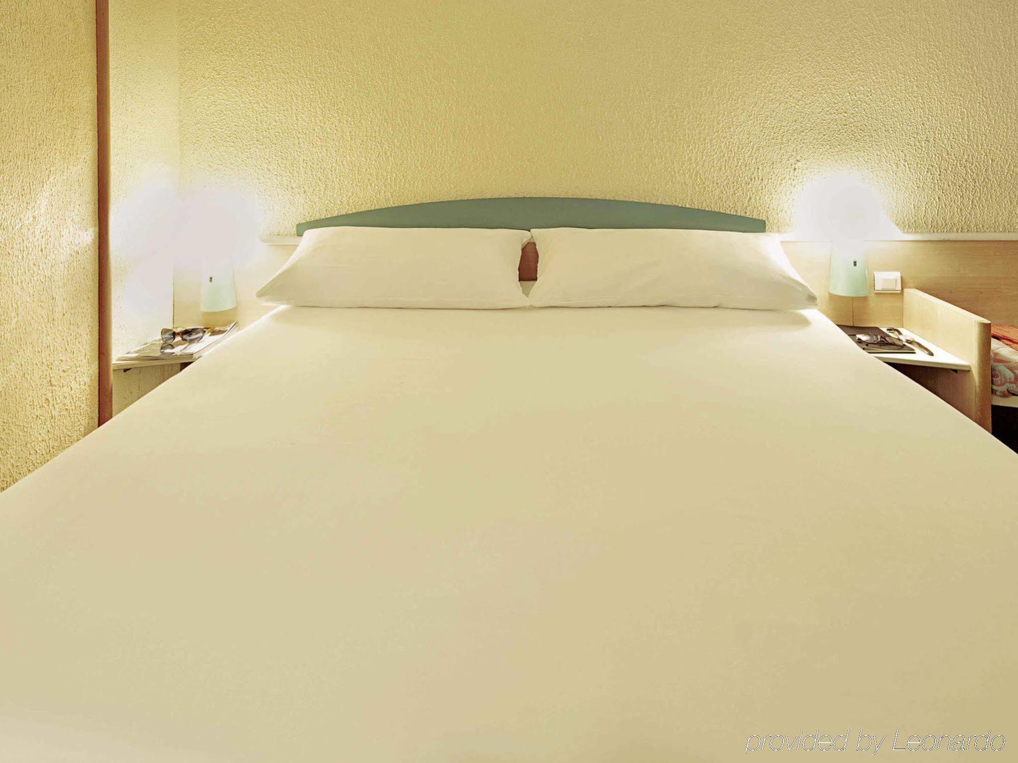 Ibis Archamps Porte De Geneve Bagian luar foto