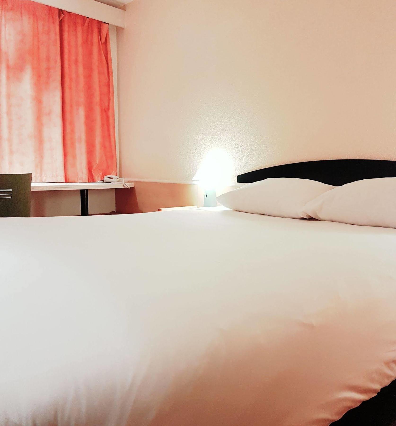 Ibis Archamps Porte De Geneve Bagian luar foto
